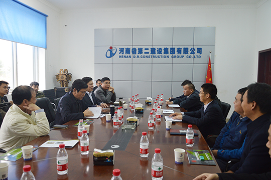 开云（中国）总经理祝建明在座谈会上作汇报