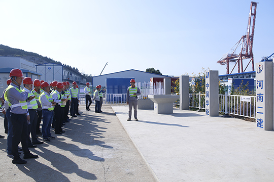 开云（中国）与会领导察看现场样板区
